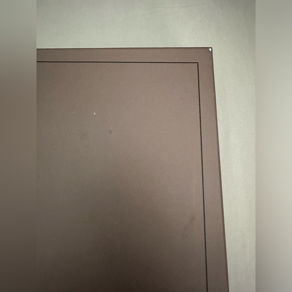 BCBG MaxAzria Medium Size Gift Box - Picture 5 of 9